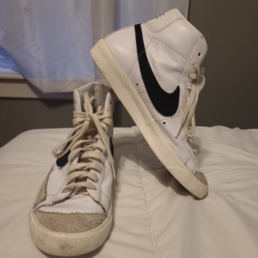 NIKE BLAZERS
